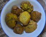 A picture of step 3 of Aloo piyaz ke pakoray.