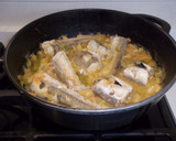 Foto del paso 12 de la receta: Pescadillas con ajos tiernos y gamba pelada