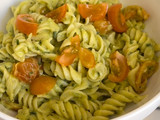 Espirales con salsa de palta y albahaca
