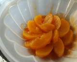 Foto del paso 4 de la receta: Gelatina de naranja, nuez y duraznos