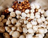 A picture of step 4 of Makhana bhel.