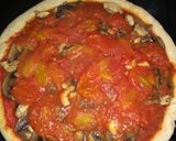 Foto del paso 4 de la receta: Pizza de pollo, tomatitos Cherri y champiñones