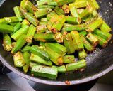 A picture of step 2 of Okra Masala Subzi.