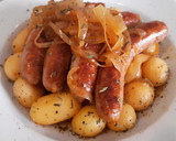 Foto del paso 6 de la receta: Salchichas encebolladas al Oporto con patatas