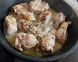 Foto del paso 3 de la receta: Conejo al ajillo