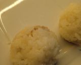 Foto del paso 2 de la receta: Bolitas de arroz rellenas de atún