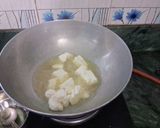 A picture of step 2 of Matar paneer masala (suhana makhanwala mix).