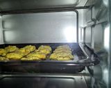 Foto langkah ke 9 dari resep Cornflakes Cookies Tanpa Mixer.