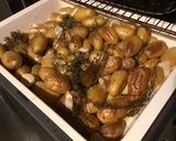Une image de l'étape 9 de Pommes grenailles au thym, ail et romarin.