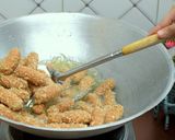 Foto langkah ke 8 dari resep Sosis Crispy Ide Jualan Terbaru 2024.