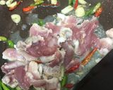 รูปขั้นตอนการทำที่ 3 ของ ข้าวกะเพราหมูชิ้น ไข่ดาว