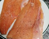 Foto del paso 2 de la receta: Filetes de trucha asalmonada a la pescadora