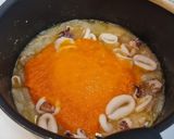 Foto del paso 3 de la receta Guiso de chipirones con gambas al azafrán
