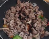 Foto langkah ke 3 dari resep Jantung Ayam Tumis Kecap.
