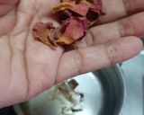A picture of step 1 of Kashmiri Kahwa.
