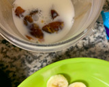 A picture of step 1 of Dates Banana and Oreo Shake.