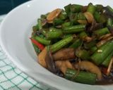 Foto langkah ke 3 dari resep Tumis Buncis Jamur.