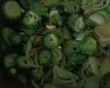 करेला मज़ेदार (Karela mazedar recipe in Hindi) रेसिपी चरण 2 फोटो
