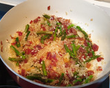 Foto del paso 4 de la receta: Sopa de arroz, trigueros, jamón y huevo escalfado