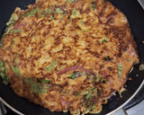 Foto langkah ke 3 dari resep Omelet Mie.