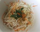 A picture of step 3 of Som tum (Thai green papaya salad).
