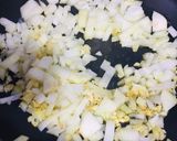 Hình bước làm 3 của món Cơm chiên sau Tết