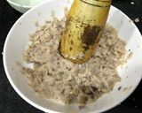 A picture of step 2 of Da Nang Fish Cake Noodle Soup (Bún chả cá Đà Nẵng).
