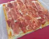 Foto del paso 2 de la receta: Espirales de hojaldre jamón y queso (canapés)