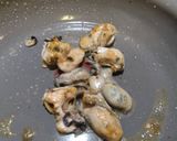 A picture of step 2 of Sweet and Spicy Oyster Omelet.