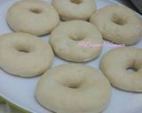 Foto langkah ke 4 dari resep Donat Menul Praktis Tanpa Telur .