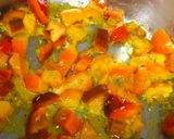 Foto del paso 1 de la receta: Merluza con patatas, tomate y pimiento