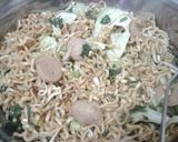 Foto langkah ke 3 dari resep Mie goreng.