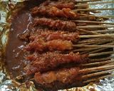 Hình bước làm 7 của món Sate xâu gà nướng đặc sản Indonesia