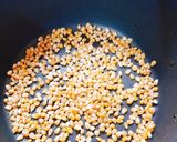 Foto del paso 1 de la receta: Pochoclos en olla Essen 🍿