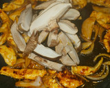 Foto del paso 3 de la receta: Spaghetti con pollo y shiitake