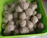 Foto langkah ke 3 dari resep Bakso sapi simple dan kenyal.
