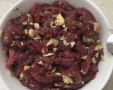 Hình bước làm 1 của món Bò trộn rau thơm