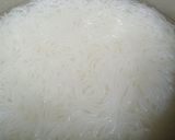 Hình bước làm 2 của món Bún sườn sụn nấm rơm