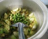 A picture of step 3 of Green Curry with Pork Shoulder.