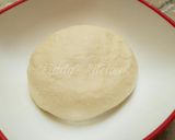 A picture of step 4 of Meat pocket buns.