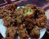 Cabbage, Onion and Spring Onion Pakoras recipe step 3 photo