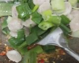 Foto langkah ke 2 dari resep Kwetiau Goreng Kangkung.