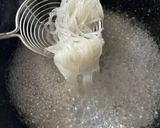 รูปขั้นตอนการทำที่ 2 ของ ก๋วยเตี๋ยวเส้นเล็กแห้ง
