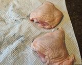 A picture of step 1 of Chicken and chalots in Dijon and white wine vinegar.
