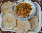 A picture of step 5 of Tarkari with pori.