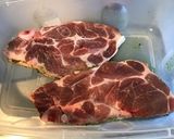 Une image de l'étape 3 de Côtes de porc marinées ail persil à la plancha.