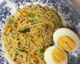 A picture of step 5 of Veggies indomie and boiled egg.