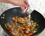 A picture of step 5 of Stir fry noodles.