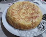 Foto del paso 4 de la receta: Tortilla de patatas rellena de jamón y queso