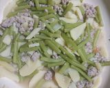 Hình bước làm 5 của món Thịt xào đậu que khoai tây (Eat clean) ăn kèm canh chua và cơm